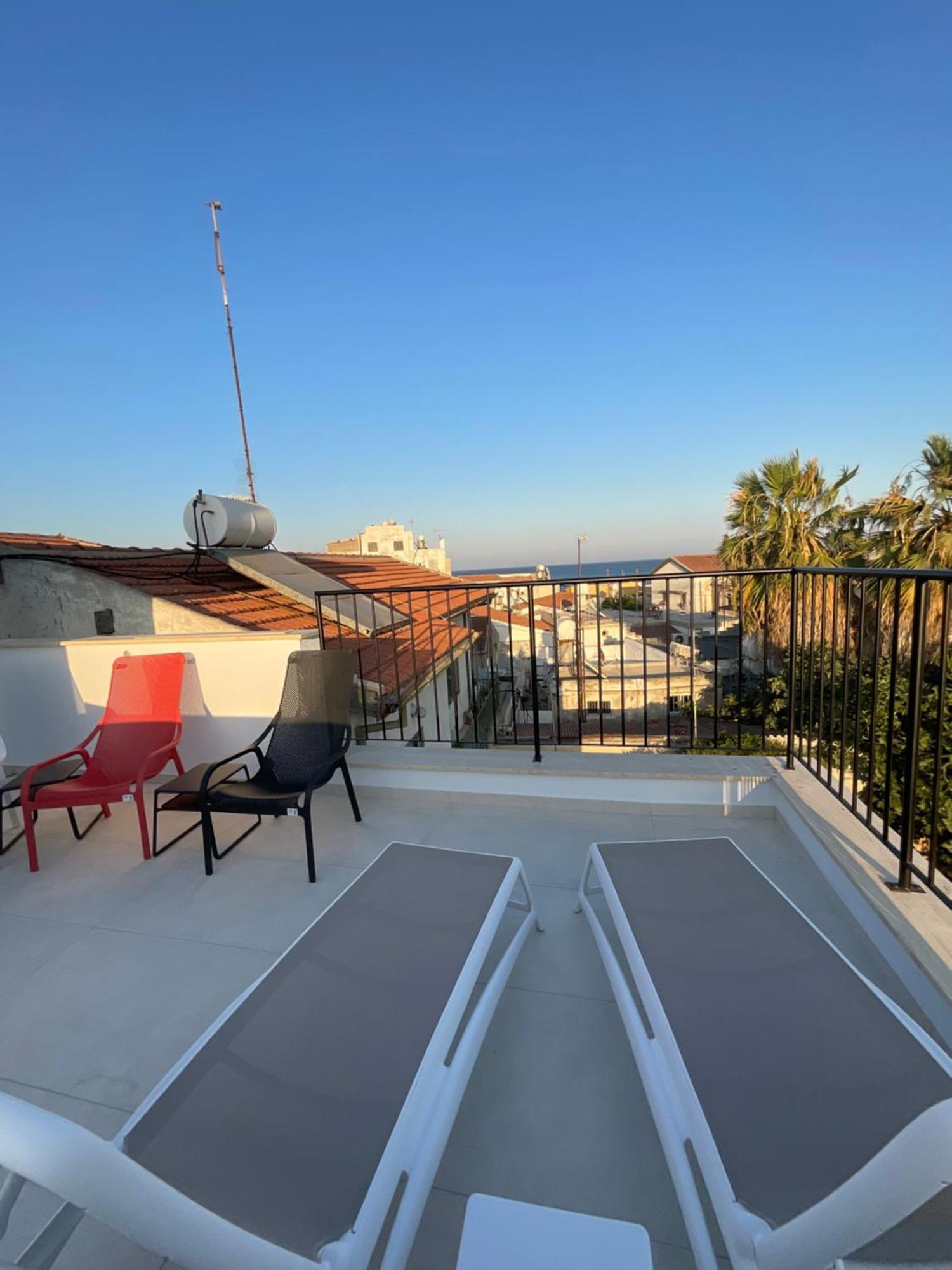 Le Voyageur By The Sea - Furnished Rooms Larnaca Ngoại thất bức ảnh