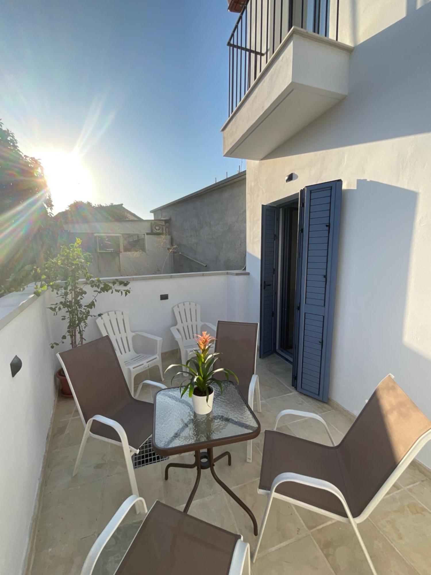 Le Voyageur By The Sea - Furnished Rooms Larnaca Ngoại thất bức ảnh