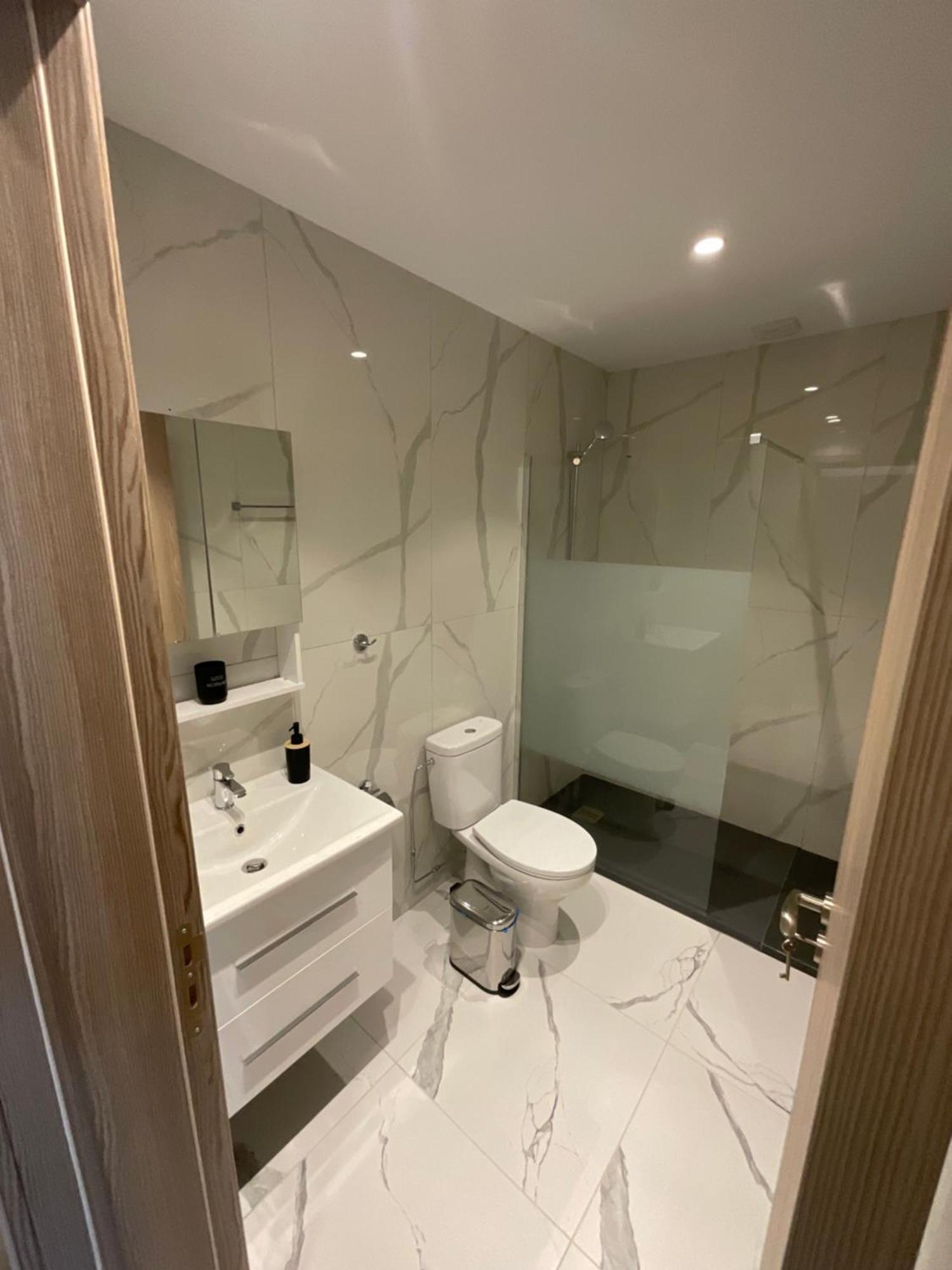 Le Voyageur By The Sea - Furnished Rooms Larnaca Ngoại thất bức ảnh
