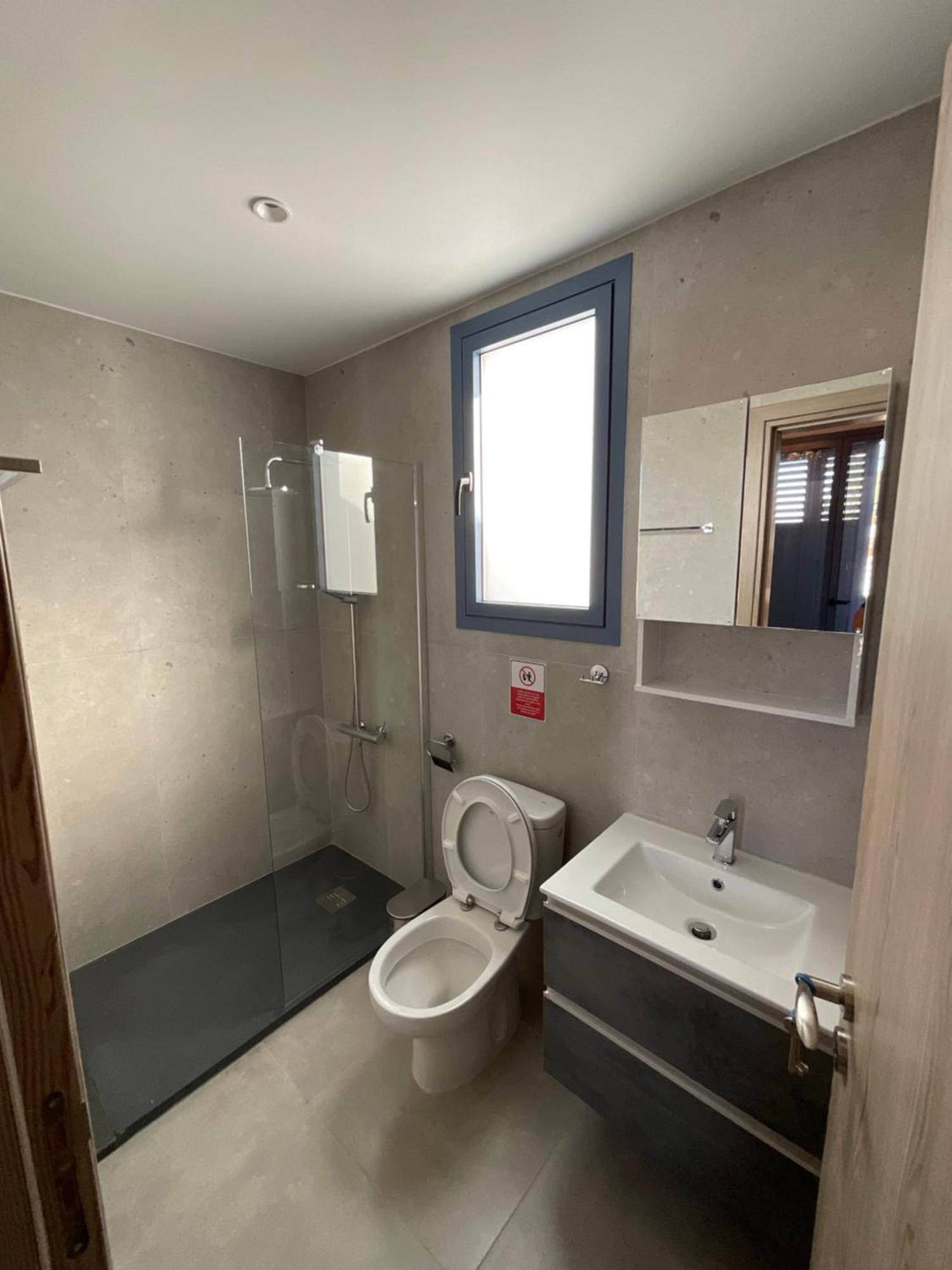 Le Voyageur By The Sea - Furnished Rooms Larnaca Ngoại thất bức ảnh