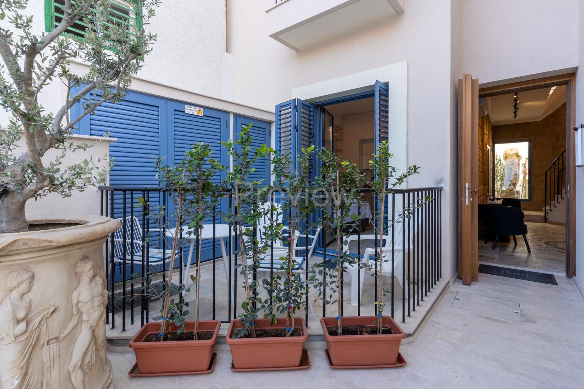Le Voyageur By The Sea - Furnished Rooms Larnaca Ngoại thất bức ảnh