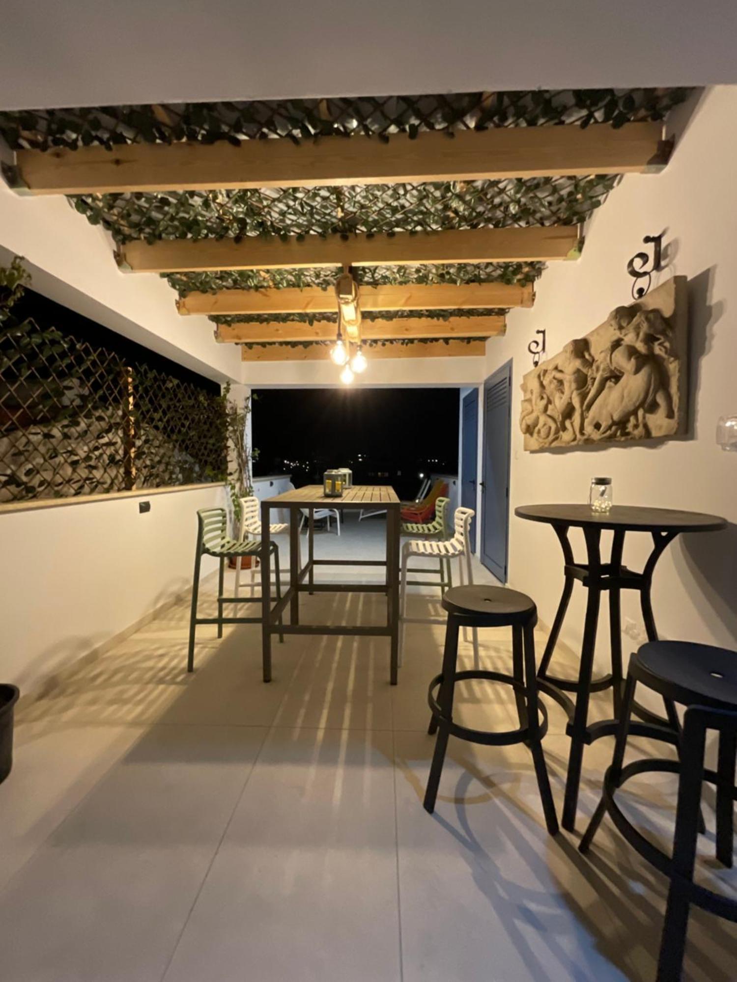 Le Voyageur By The Sea - Furnished Rooms Larnaca Ngoại thất bức ảnh