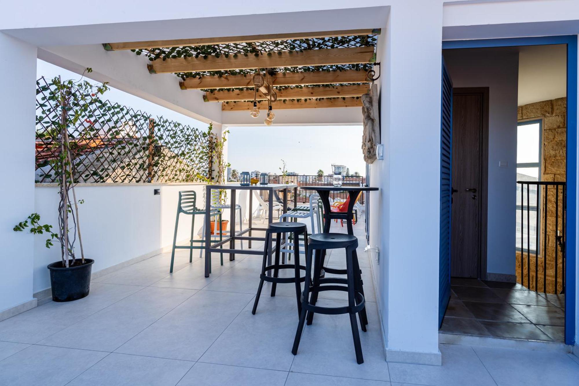 Le Voyageur By The Sea - Furnished Rooms Larnaca Ngoại thất bức ảnh