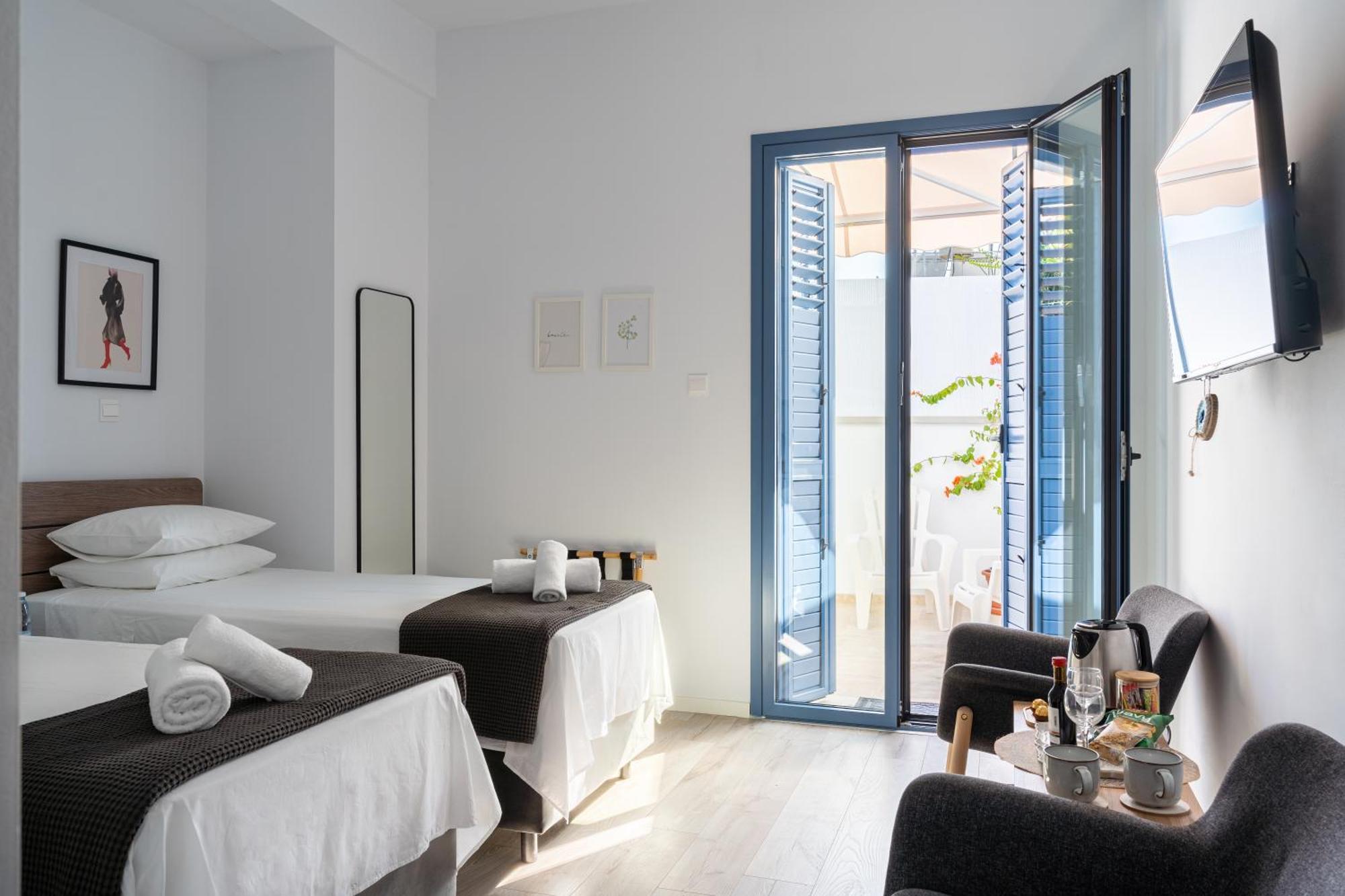 Le Voyageur By The Sea - Furnished Rooms Larnaca Ngoại thất bức ảnh