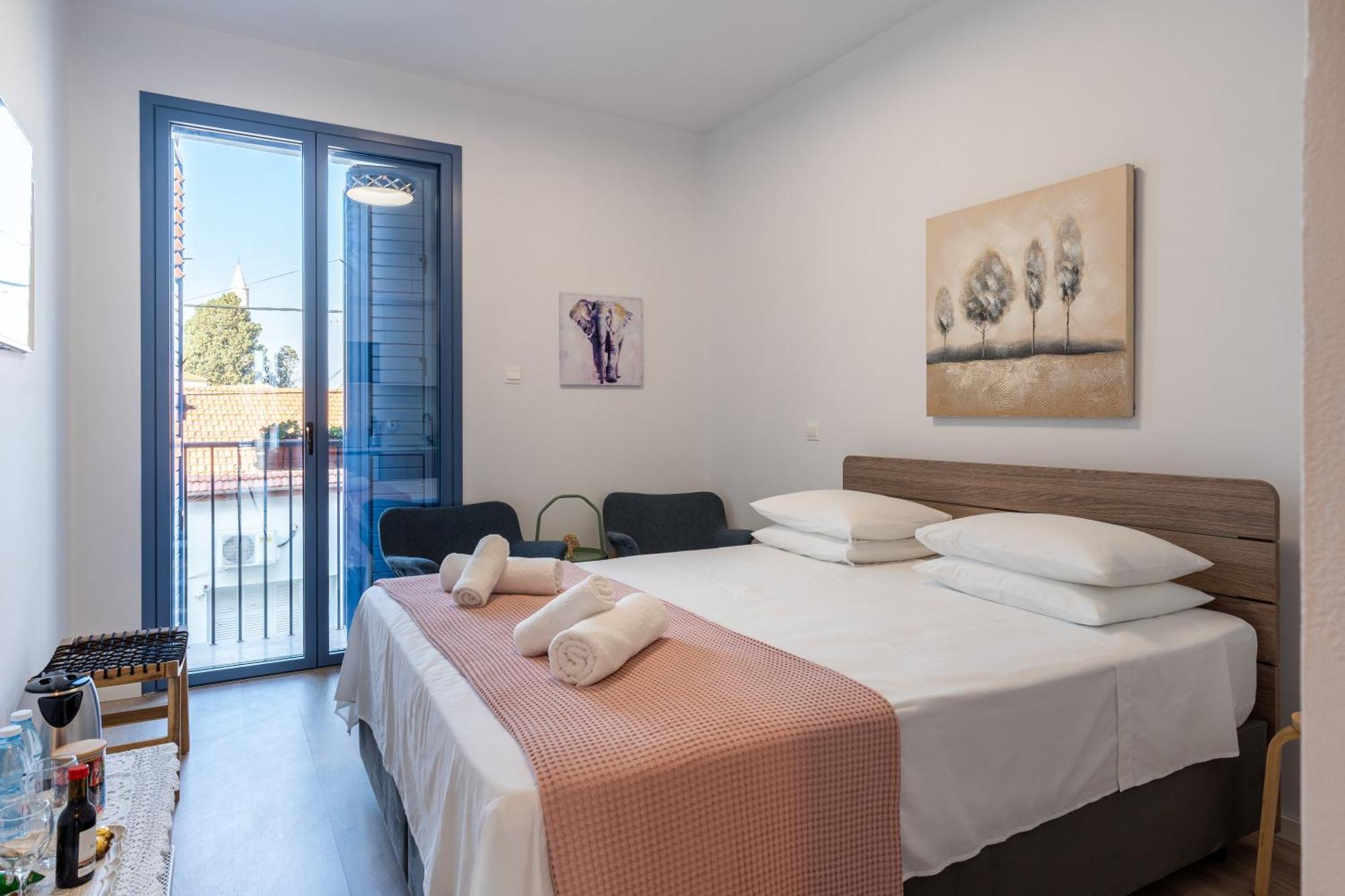 Le Voyageur By The Sea - Furnished Rooms Larnaca Ngoại thất bức ảnh