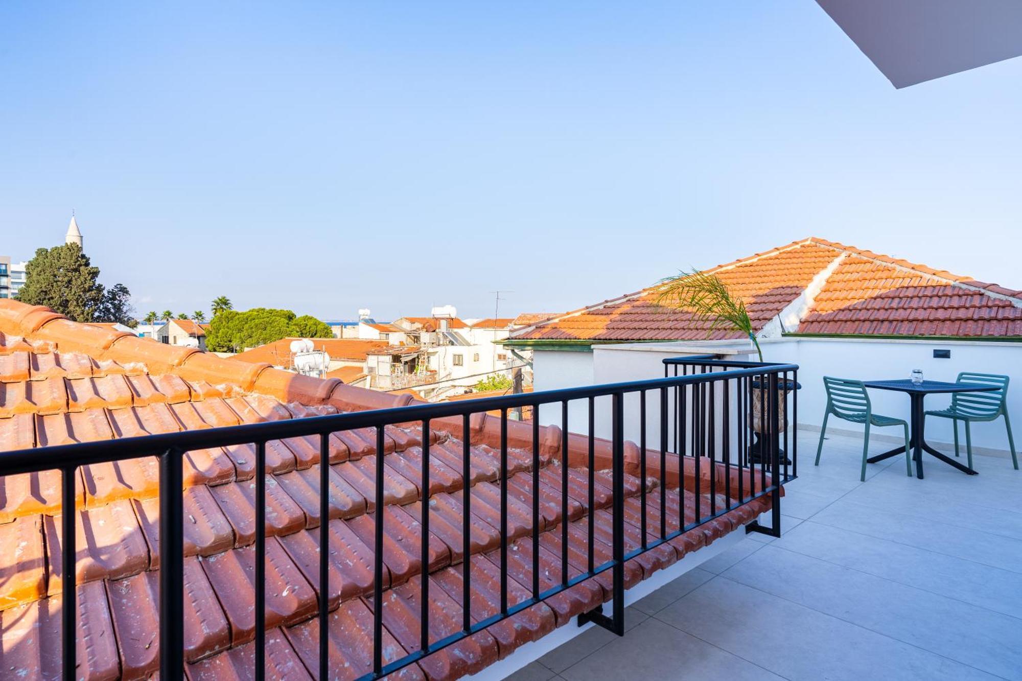 Le Voyageur By The Sea - Furnished Rooms Larnaca Ngoại thất bức ảnh